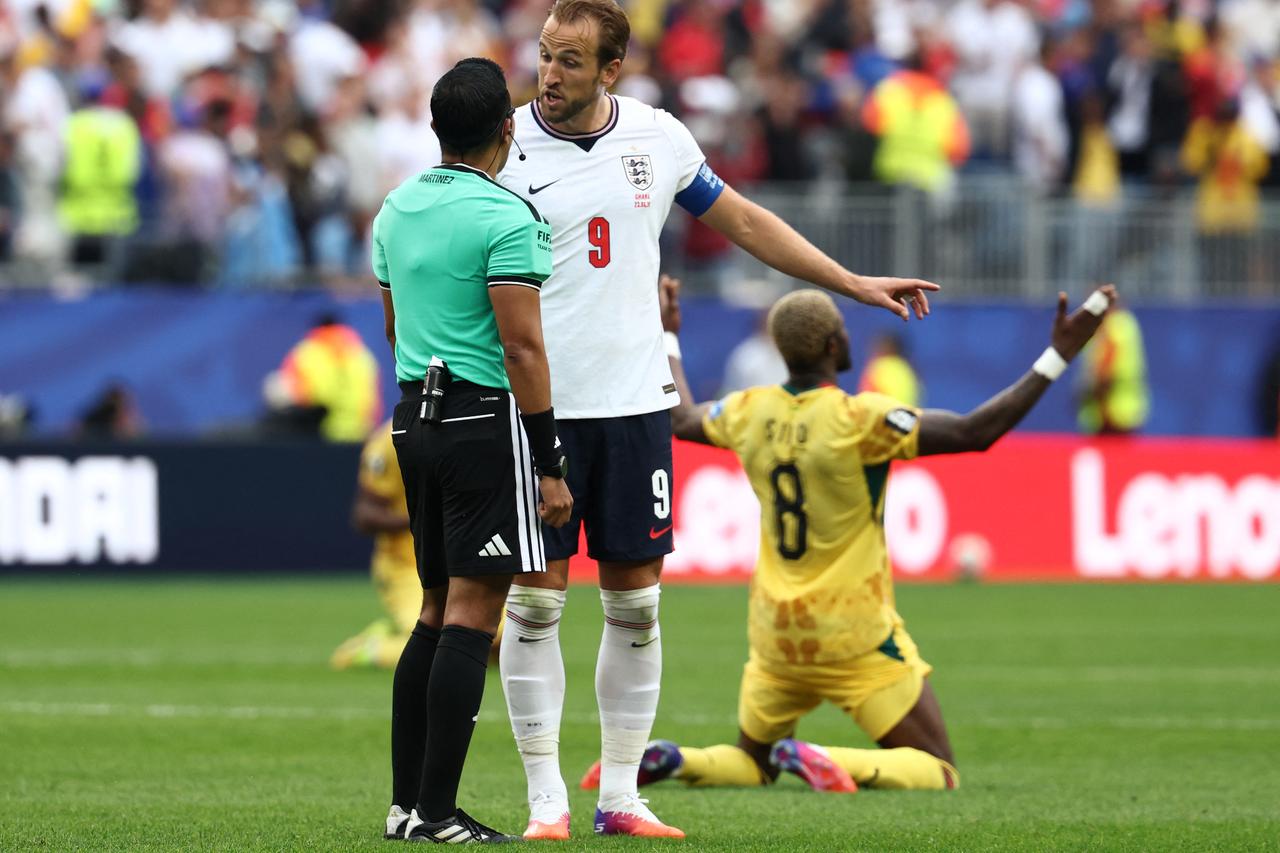 Ghana hold England to goalless draw in Boston to stay alive in Group L in World Cup