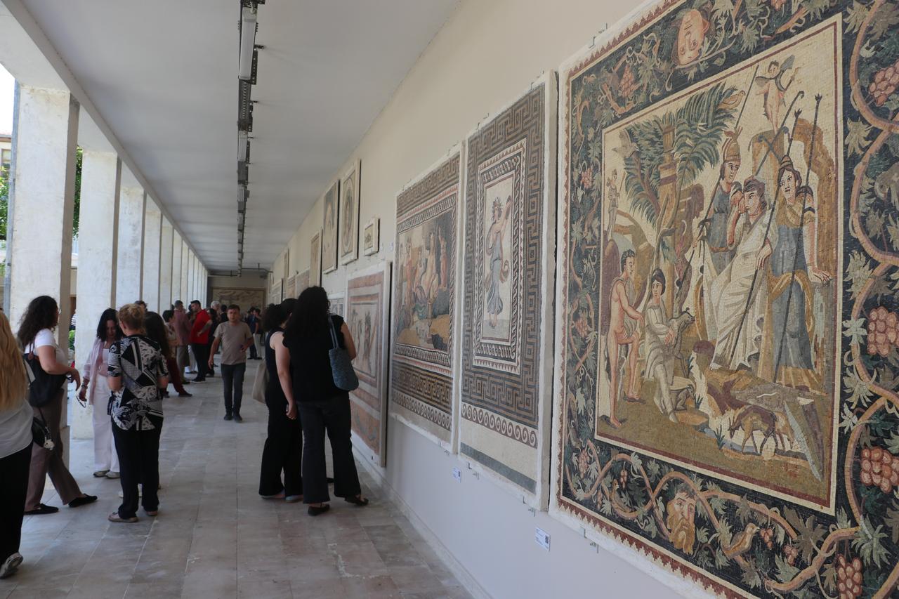 Visitors attend the “Antakya’s Displaced Mosaics: Bringing Together a Scattered Heritage” exhibition, featuring replicas of mosaics and sculptures taken abroad after 1930s excavations. (AA Photo)