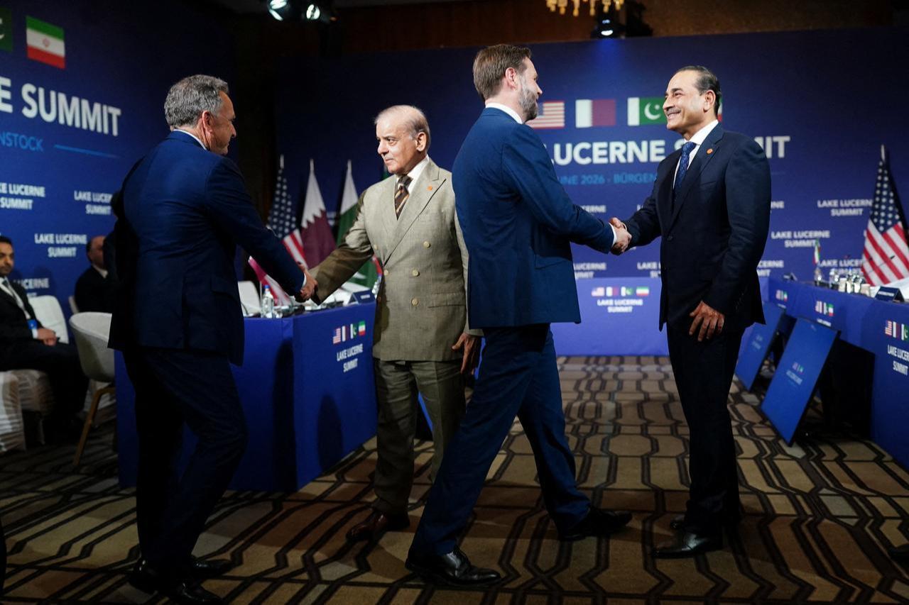 US Vice President JD Vance (2ndR), US President's special envoy Steve Witkoff (L), Pakistan's Prime Minister Shehbaz Sharif (2ndL) and Pakistan's Chief of Army Staff Field Marshal Asim Munir shake hands at the Burgenstock luxury hotel complex, Switzerland, June 21, 2026. (AFP Photo)
