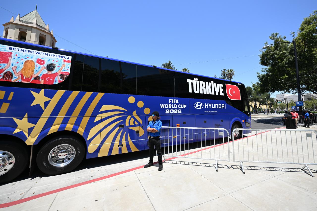 Montella go home! Türkiye team faces angry fan protest in Los Angeles