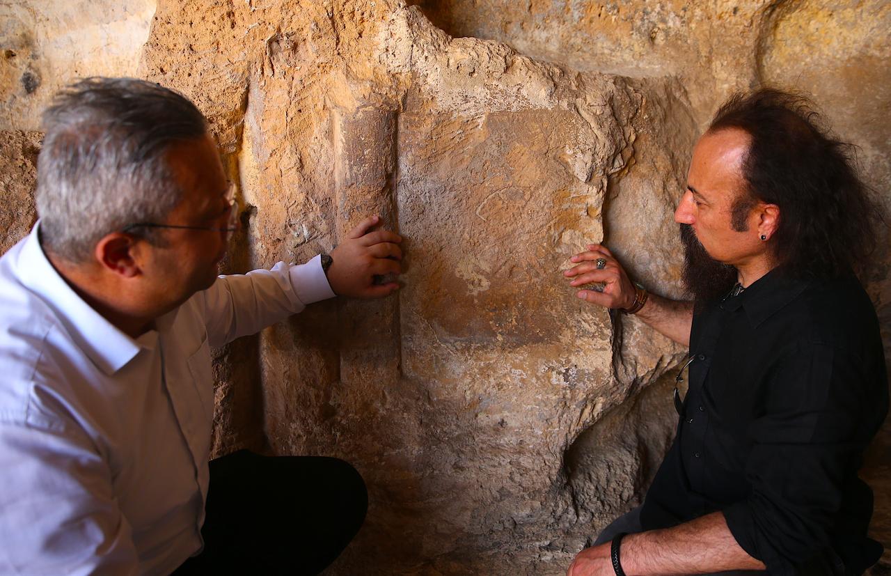 Professor Mehmet Sait Toprak, left, and excavation director Professor Aytac Coskun examine the inscription at the Mithras Temple in Zerzevan Castle, Diyarbakir, southeastern Türkiye. (AA Photo)