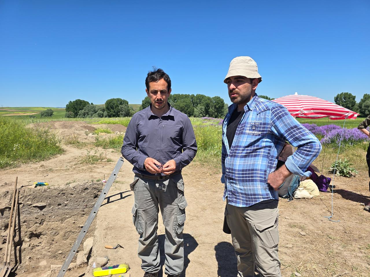 Professor Anacleto D'Agostino (left), head of the Usakli Hoyuk excavations, stands at the archaeological site in Yozgat, central Türkiye. (IHA Photo)