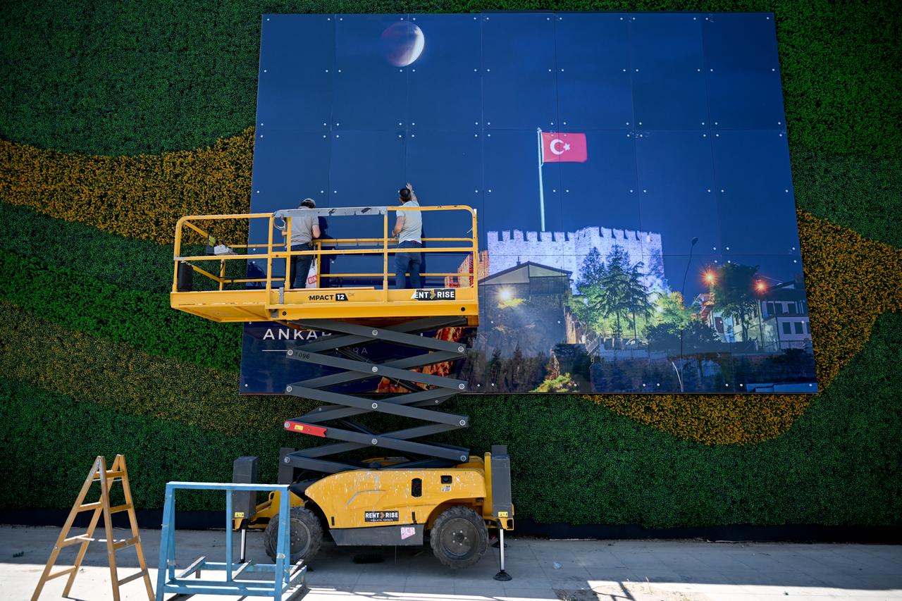 In the capital Ankara preparations are continuing throughout the city ahead of the NATO Summit to be held on July 7–8. (AA Photo)