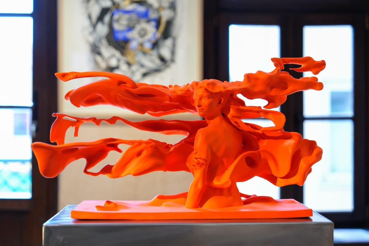 A sculpture is seen on display during the "Acik 21 Alan" exhibition at Camhane Art Gallery in Beyoglu, Istanbul, Türkiye. (AA Photo)