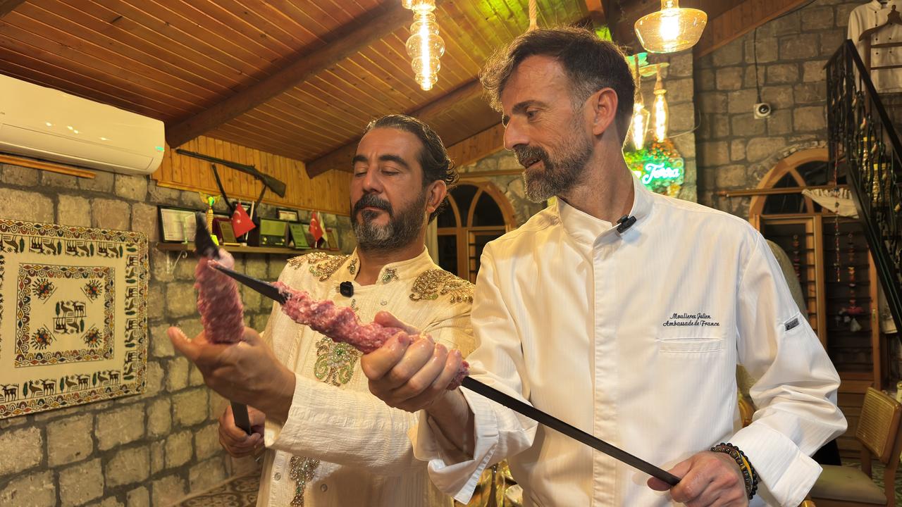 French Embassy chef Julien Moulieres learns how to shape Adana kebab on skewers under the guidance of Biral Serttas at a restaurant in Adana, southern Türkiye. (AA Photo)