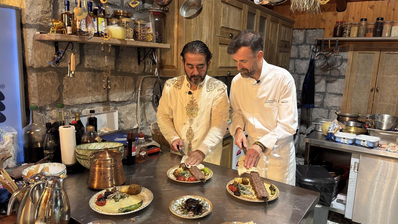 Biral Serttas and French Embassy chef Julien Moulieres prepare plates of Adana kebab after the French chef learned the dish’s traditional cooking techniques in Adana, southern Türkiye. (AA Photo)