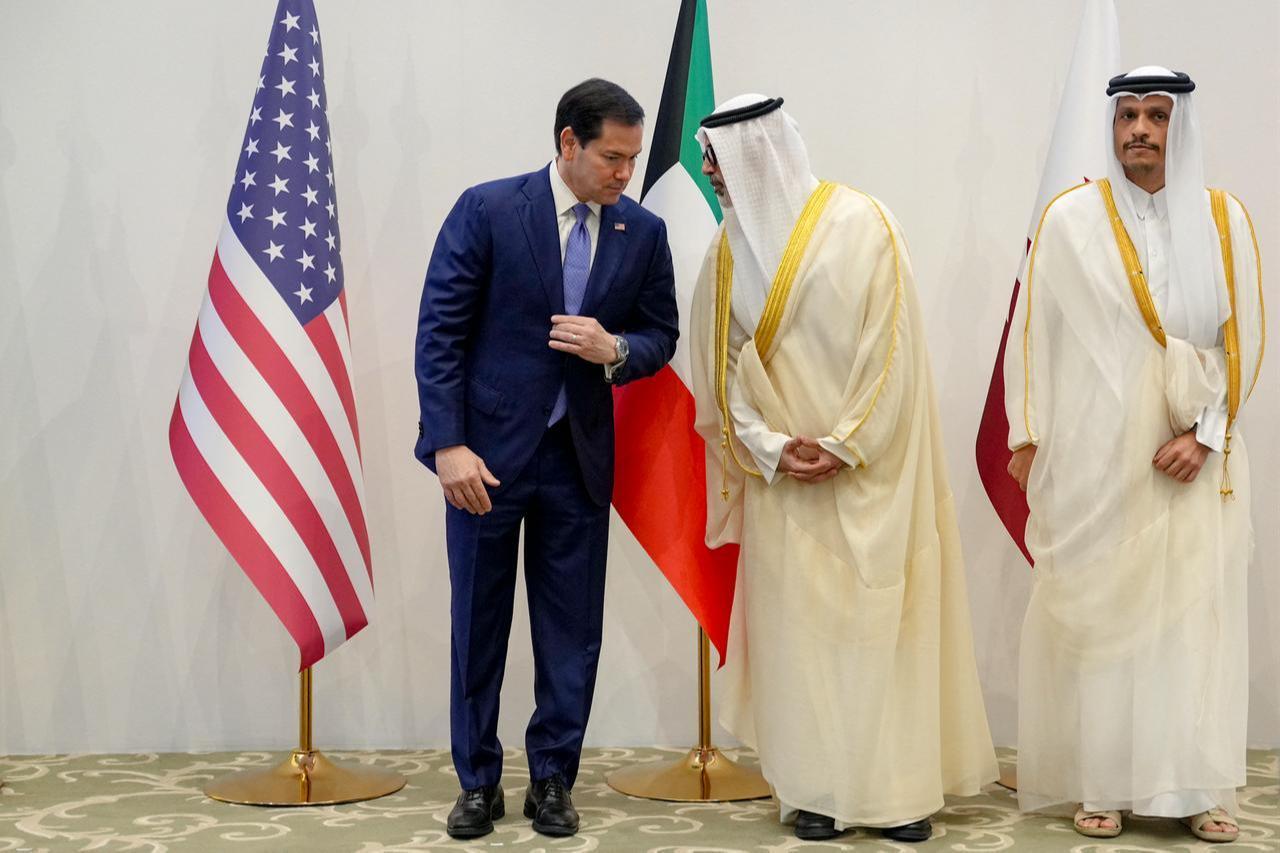 US Secretary of State Marco Rubio (L) speaks with Kuwait's FM Sheikh Jarrah Jaber al-Ahmad al-Sabah as he stands next to Qatar's PM and FM  Sheikh Mohammed bin Abdulrahman al-Thani during a meeting in Manama, June 25, 2026. (AFP Photo)