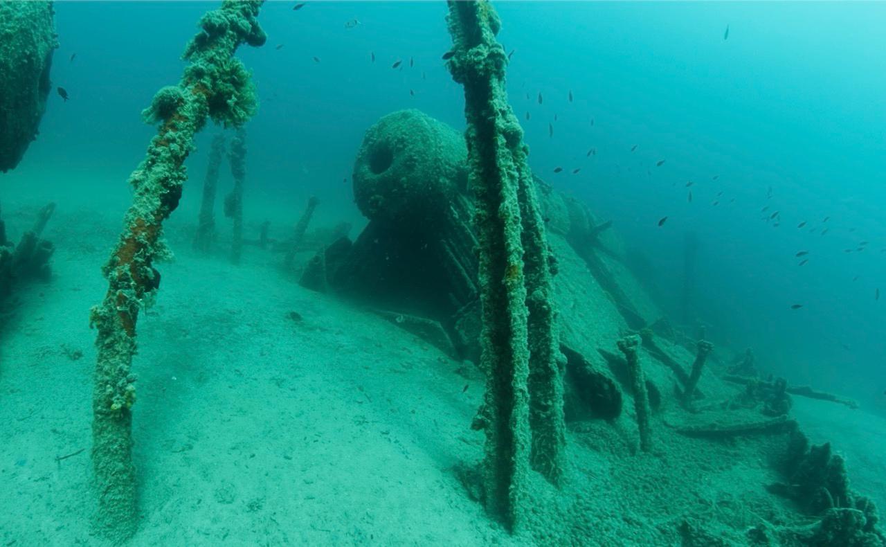 A historic war wreck is seen underwater as Türkiye launches the Deep Heritage Project to protect shipwrecks in the Canakkale Strait. (AA Photo)