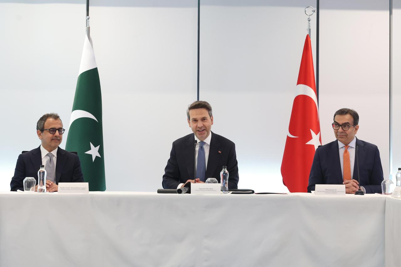 Türkiye inks 3 deals to steer Pakistan's power privatization