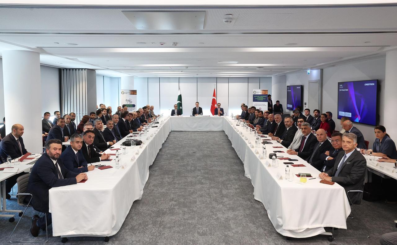 Turkish Energy and Natural Resources Minister Alparslan Bayraktar and Pakistani ministers, along with government and energy sector representatives, attend a meeting in Istanbul, Türkiye, June 26, 2026. (AA Photo)