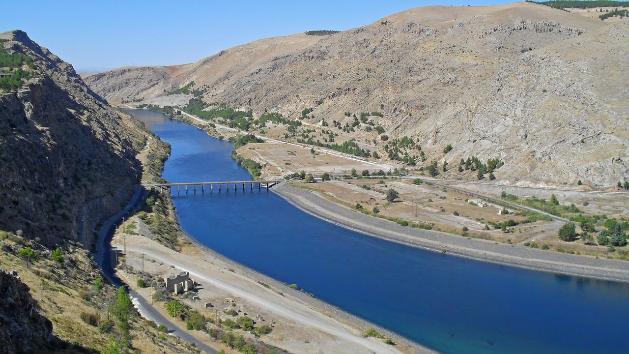 The Euphrates River winds through southeastern Türkiye. (Adobe Stock Photo)