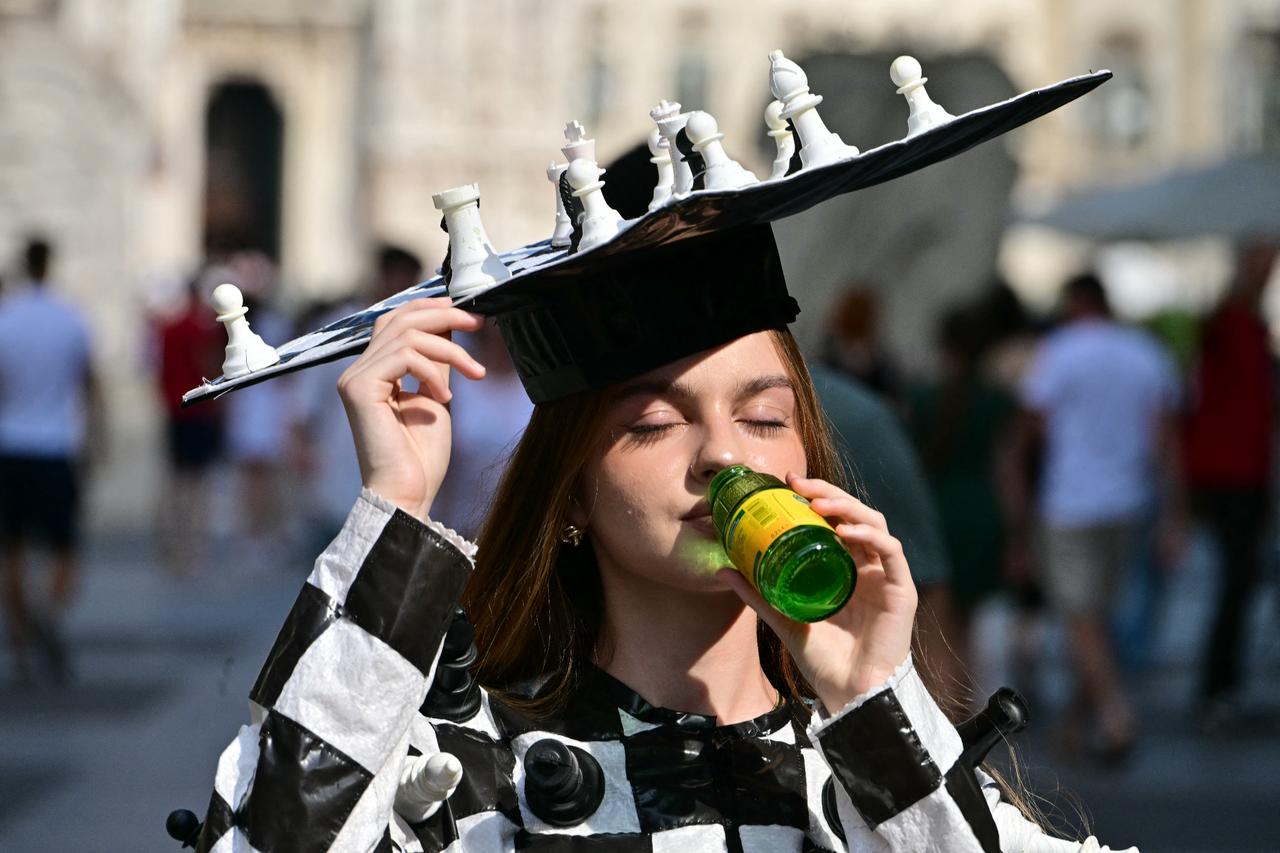 France urges alcohol ban in public spaces amid record heat