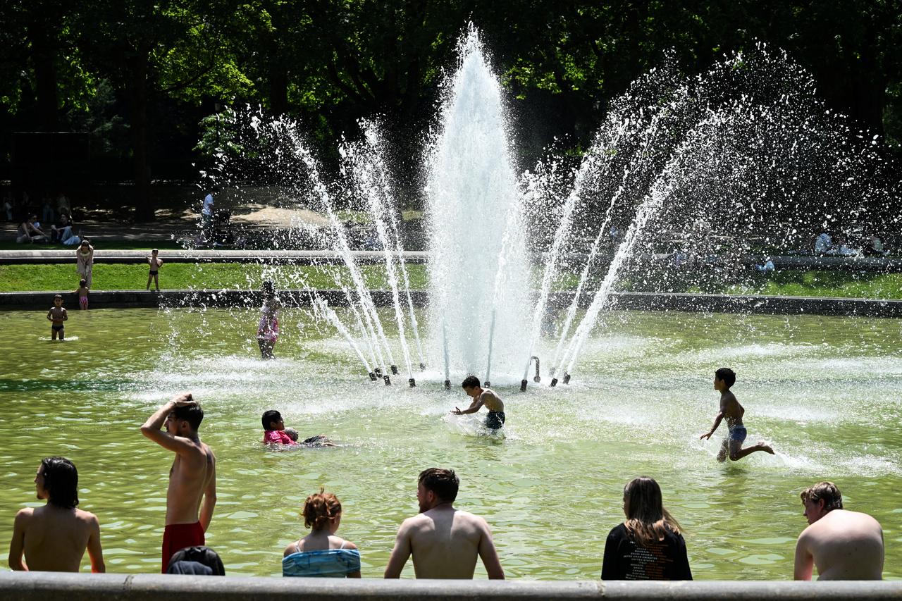 France urges alcohol ban in public spaces amid record heat