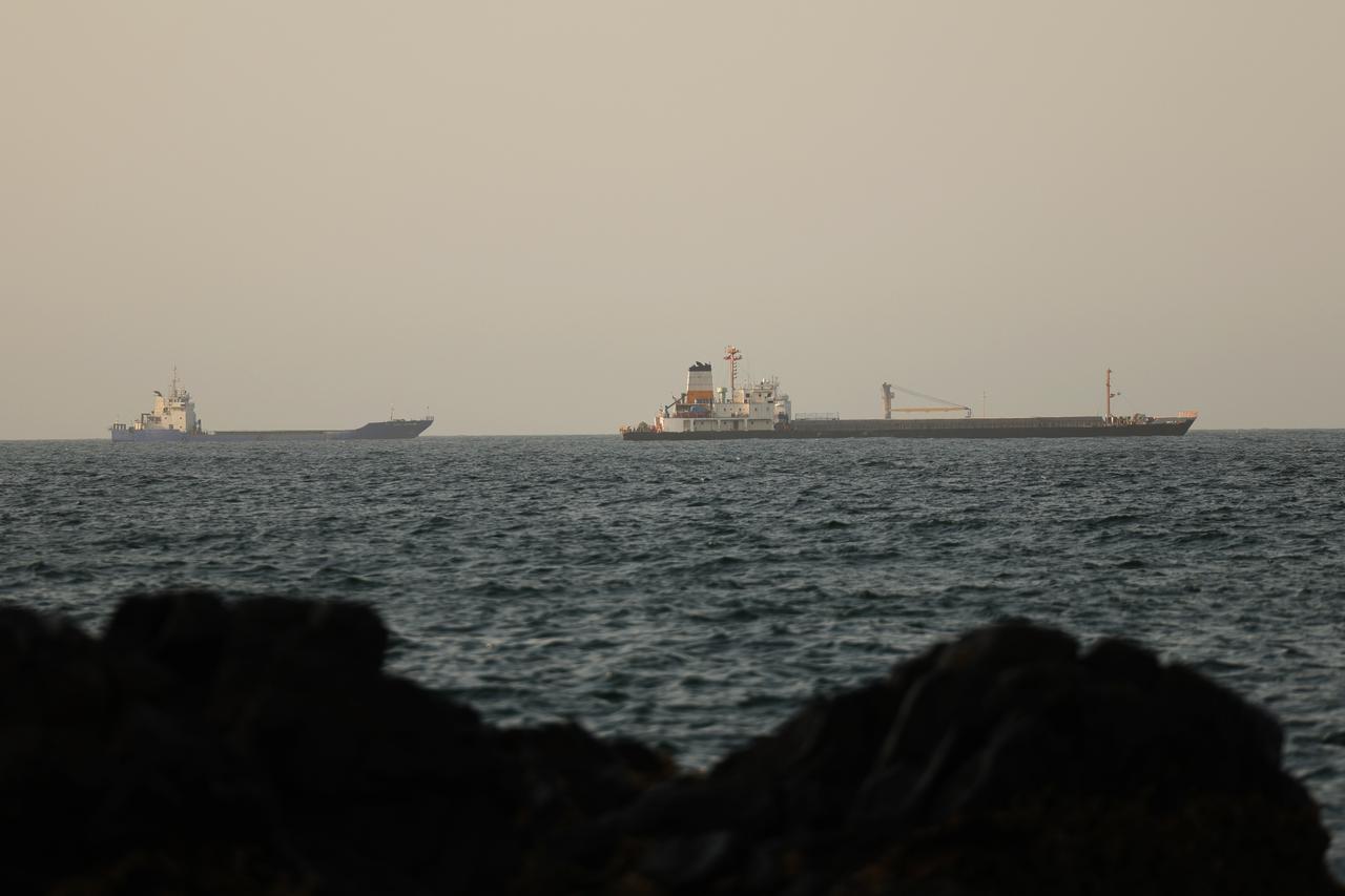 Oil prices fall 5% as UN prepares to restart Hormuz evacuations
