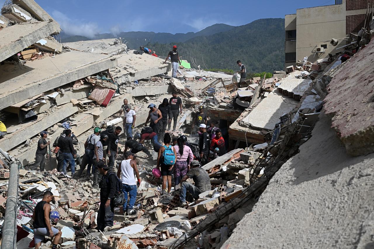 Venezuela earthquake death toll climbs to 589, nearly 3,000 injured Image