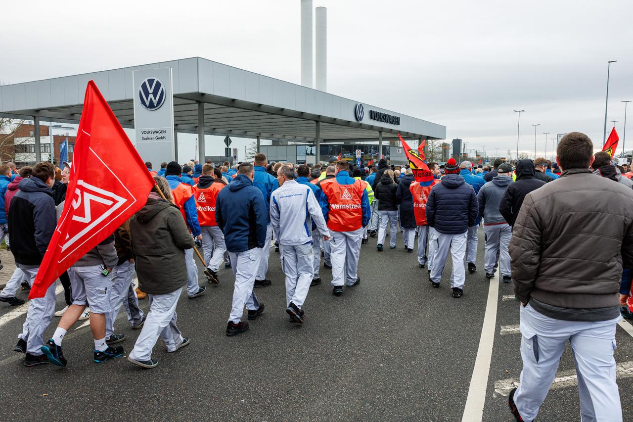 Volkswagen reportedly weighs cutting 100,000 jobs, closing German factories