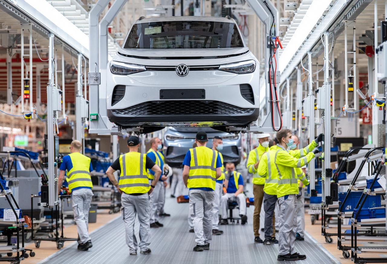 Employees work at the assembly line for the Volkswagen (VW) ID 4 electric car of German carmaker Volkswagen, in the production site of Emden, northern Germany, on May 20, 2022. (AFP File Photo)