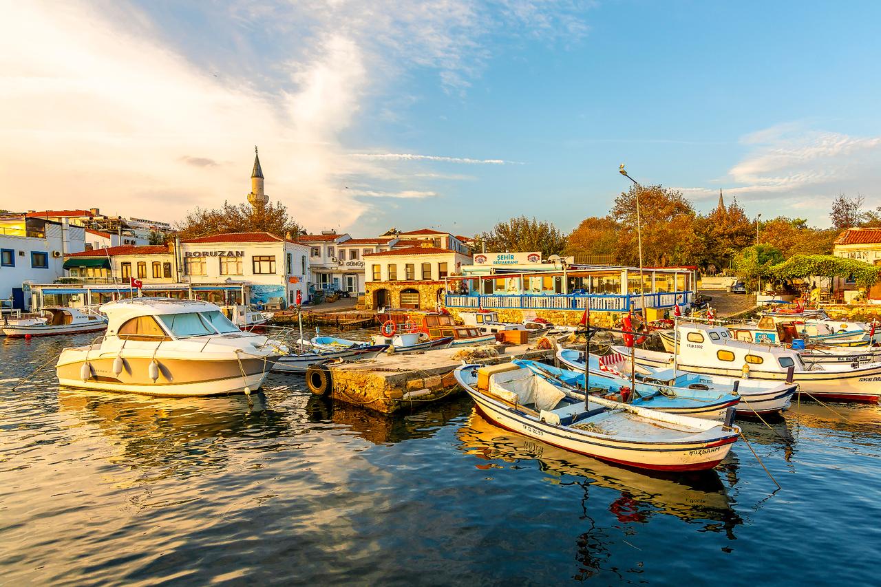 Bozcaada introduces summer vehicle restrictions to ease ferry congestion