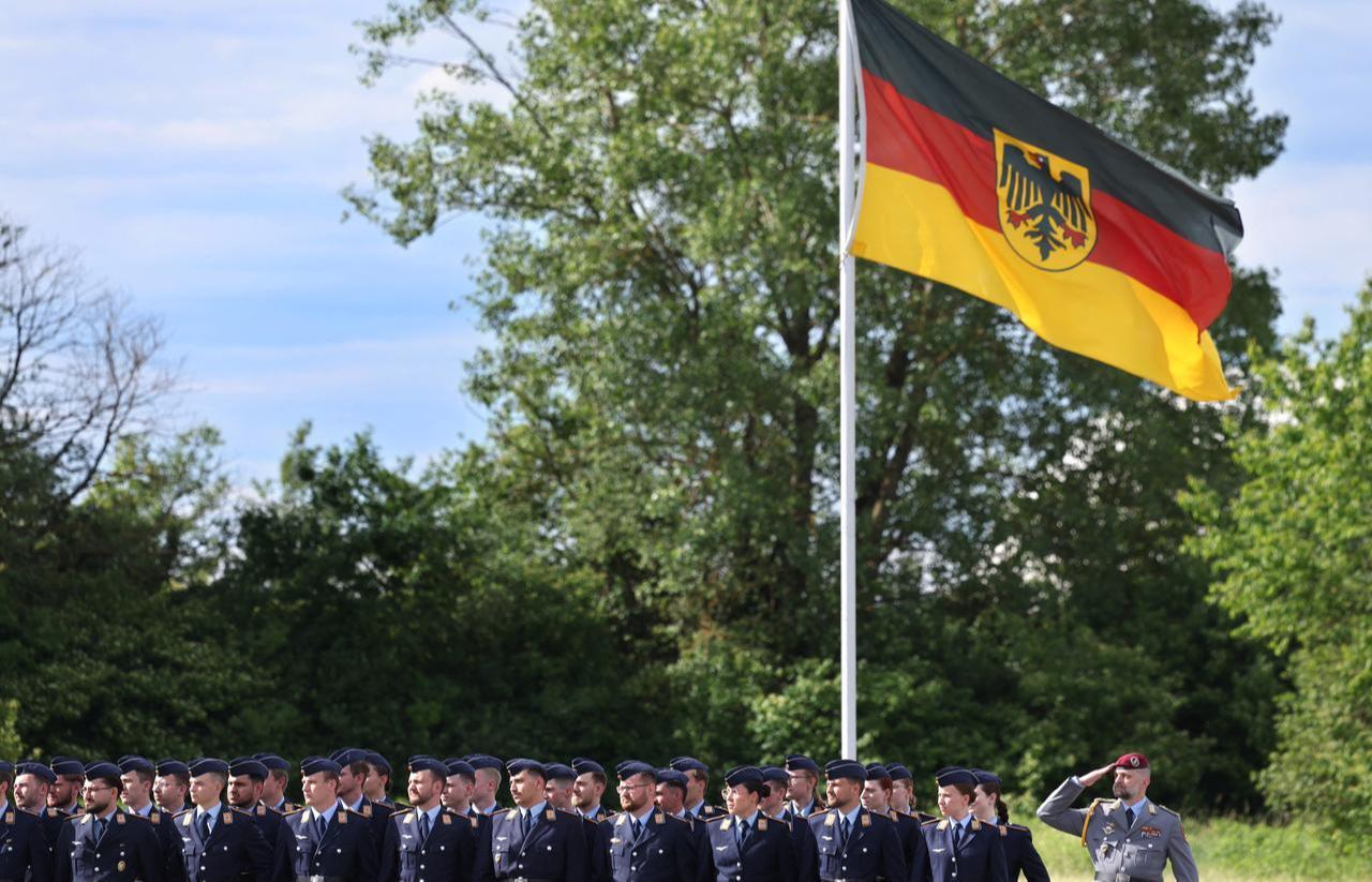 Soldiers from the Army and the Navy take part in the Armed Forces Day at the Bundeswehr University Munich on June 6, 2026. (AFP Photo)