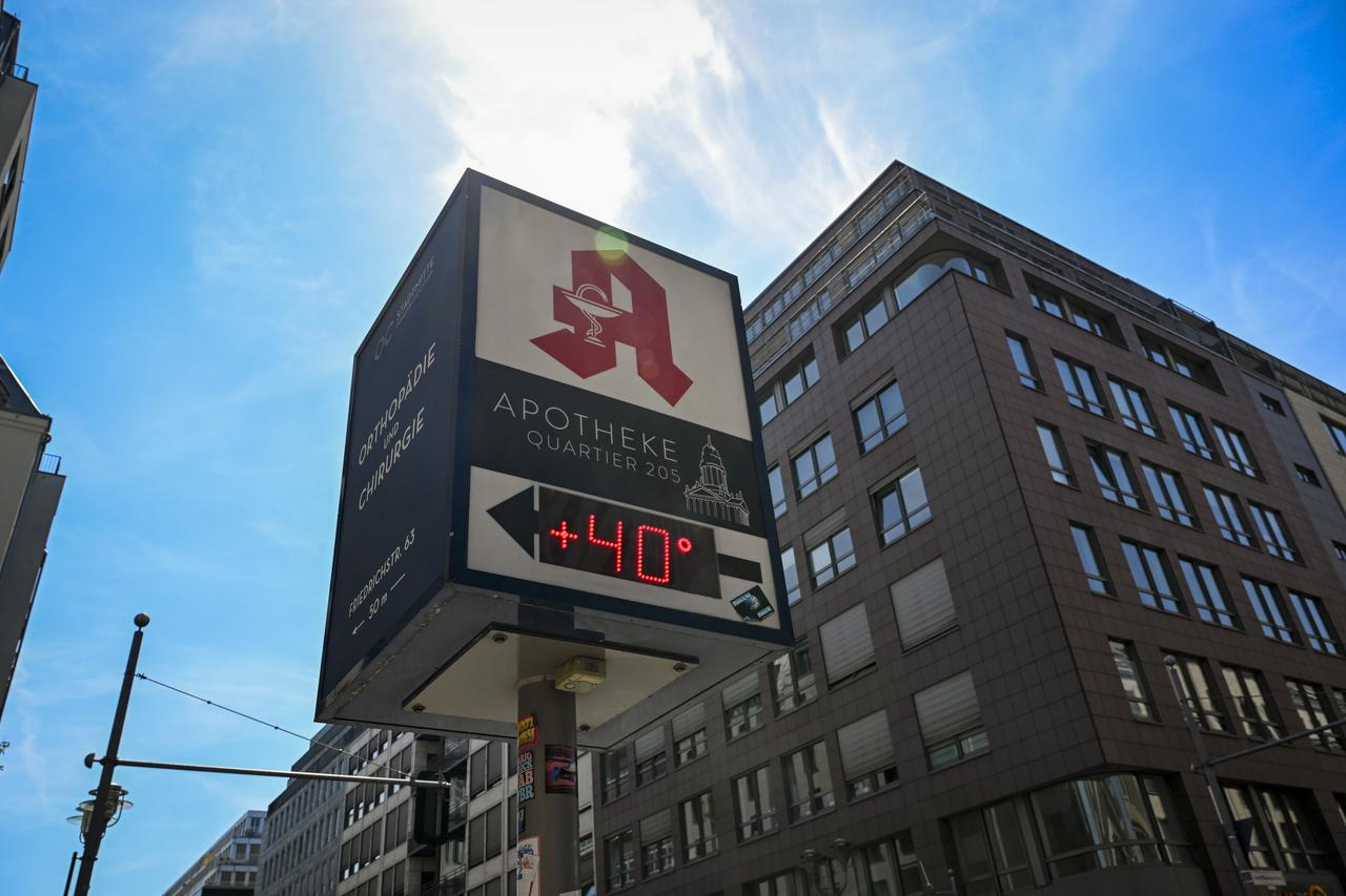 A sign in the city center shows a temperature of 40 degrees Celsius as heatwaves affect Berlin, the capital of Germany, June 27, 2026. (AA Photo)