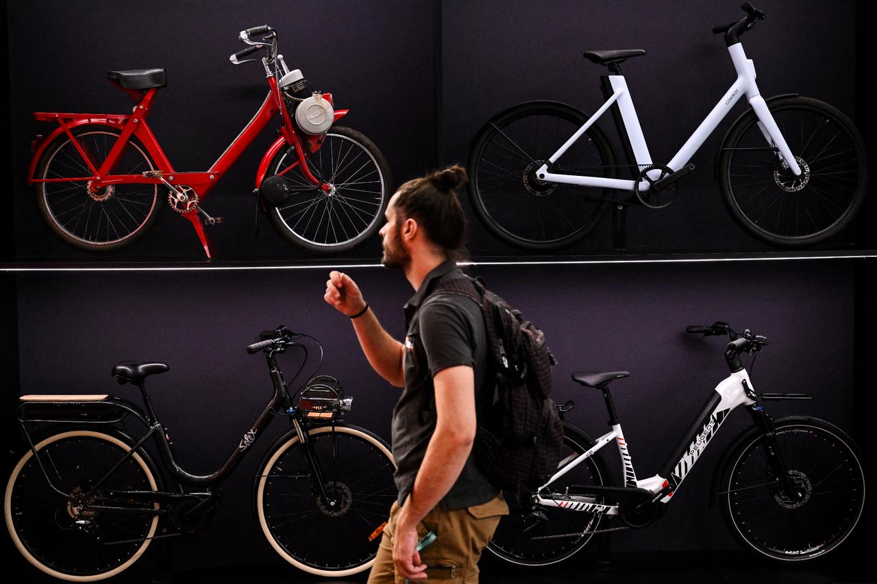 Cycling industry turns to AI and smart tech for rebound