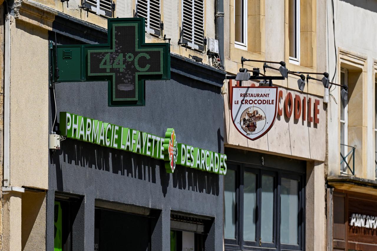This photograph shows a pharmacy sign displaying the temperature of 44 degrees Celsius in Thionville, France, June 26, 2026, as a heatwave hits France. (AFP Photo)