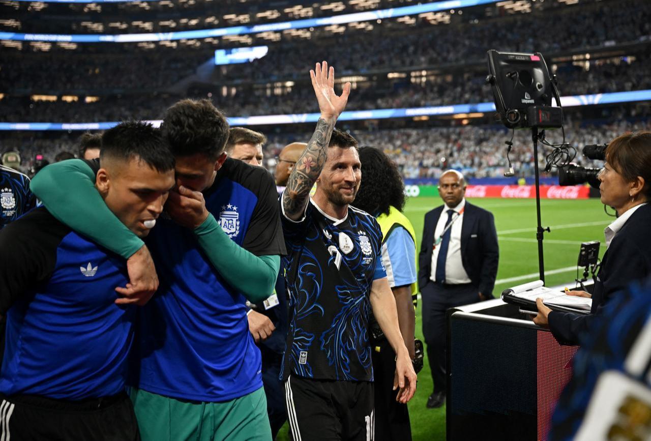 Argentina's forward #10 Lionel Messi waves to fans after winning the 2026 World Cup Group J football match between Jordan and Argentina at the Dallas Stadium in Arlington, June 27, 2026. (AFP Photo)