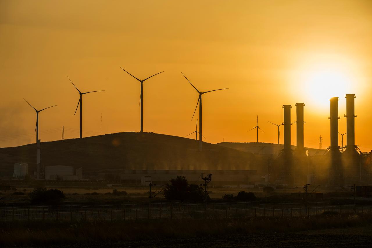 Türkiye breaks into global top 10 for wind, solar energy installations