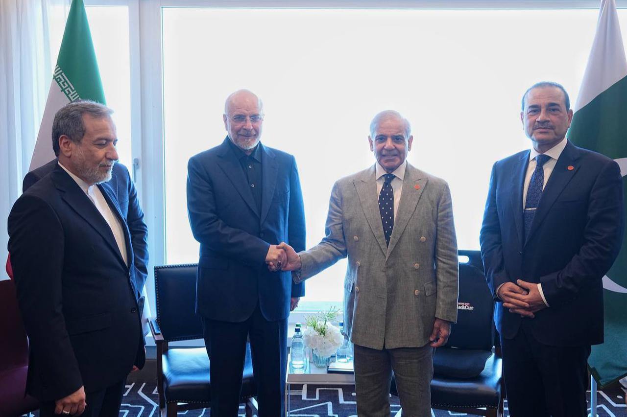 Pakistan PM Shehbaz Sharif (2nd R) and Chief of Army Staff and Chief of Defence Staff Field Marshal Syed Asim Munir (R) meet with Parliament Speaker of Iran Mohammad Bagher Ghalibaf (2nd L) and Minister of Foreign Affairs of Iran Abbas Araghchi (L) on the sidelines of the U.S.-Iran technical-level peace talks in Burgenstock, Switzerland on June 21, 2026. (Iranian Foreign Ministry/AA Photo)