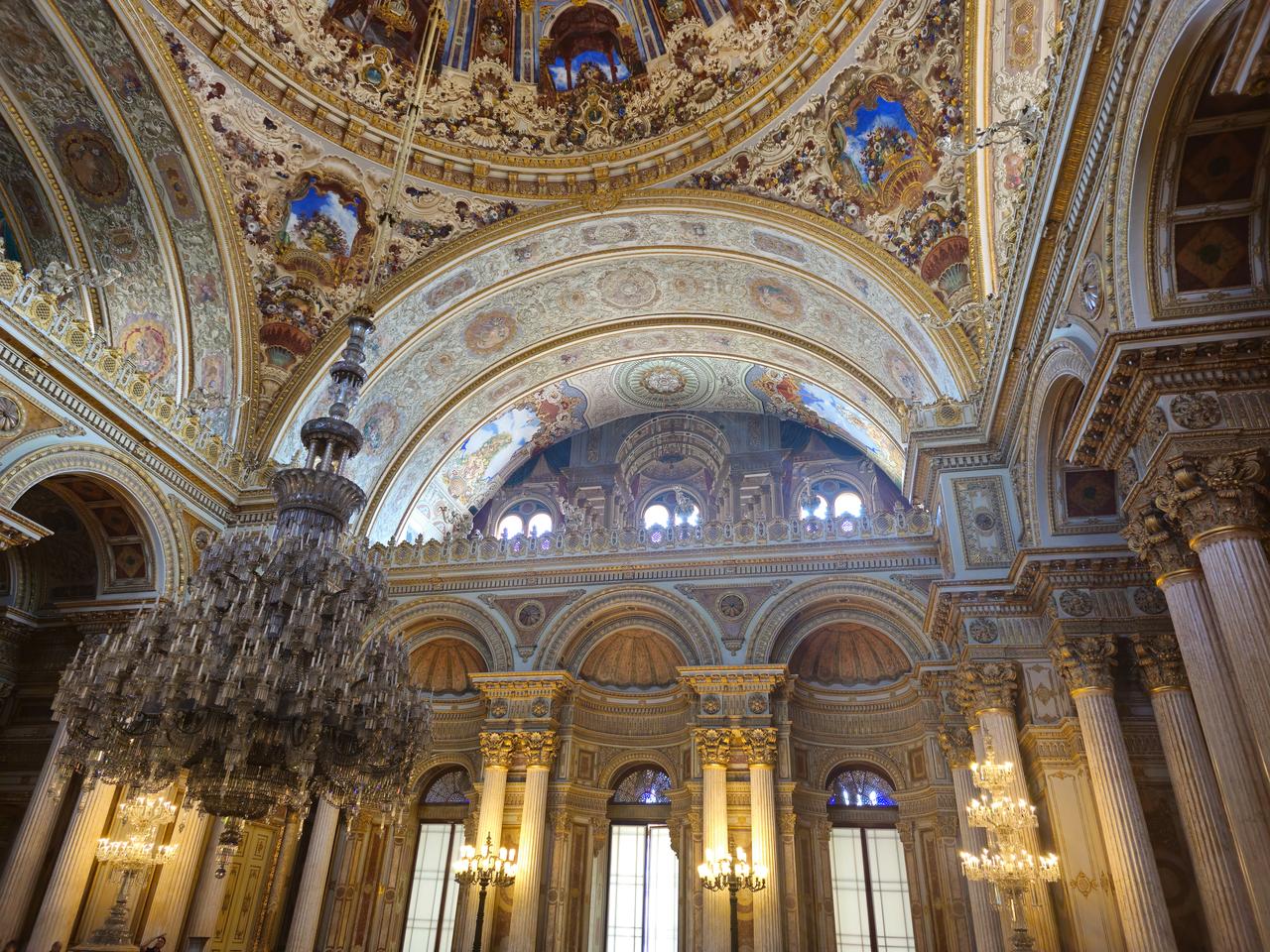 A view of Ceremonial Hall in Dolmabahce Palace, Istanbul, Türkiye. (Adobe Stock Photo)