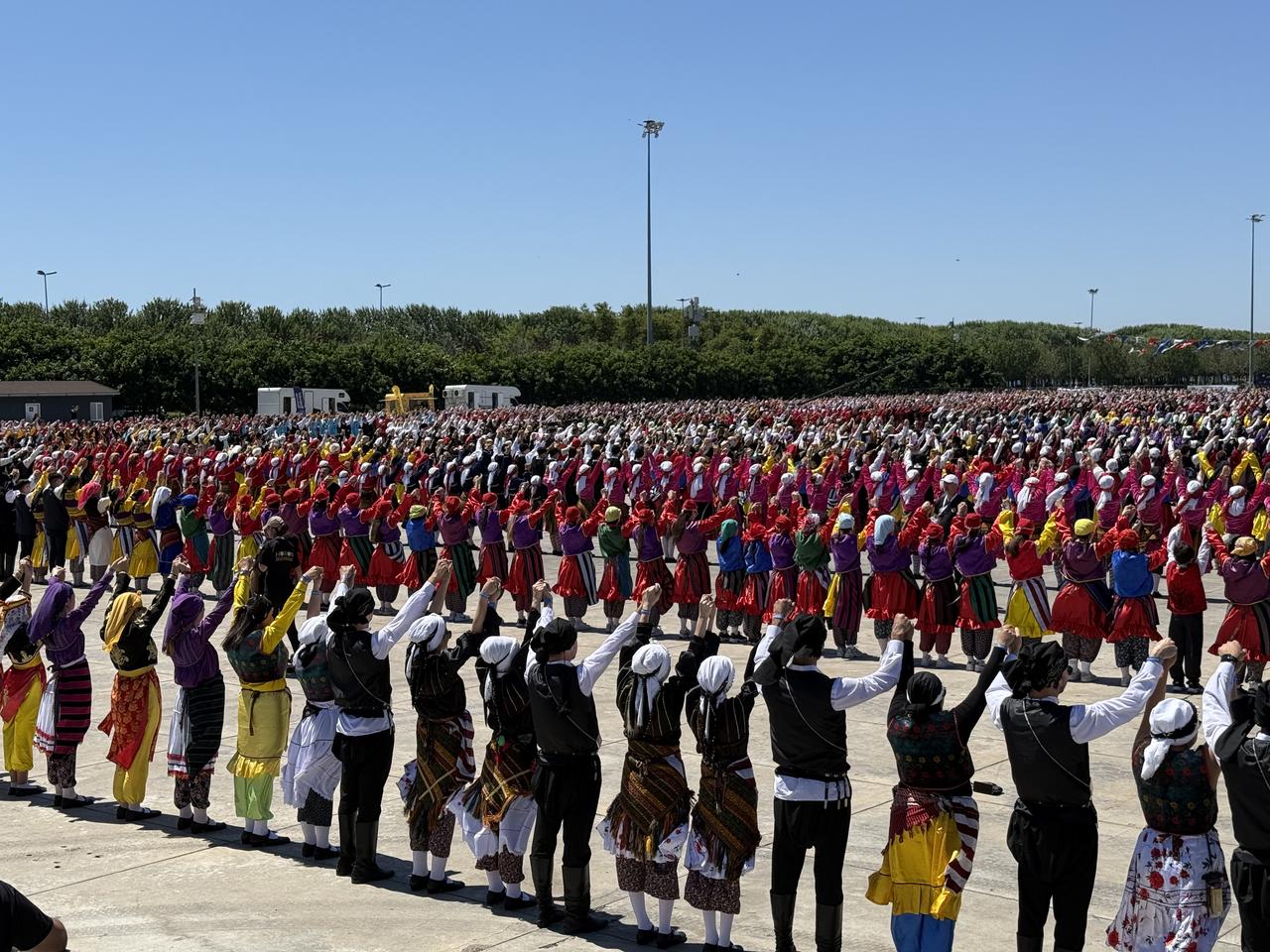 Thousands of costumed folk dancers perform horon during a Guinness World Records event at Maltepe Event Area in Istanbul, Türkiye, June 28, 2026. (AA Photo)