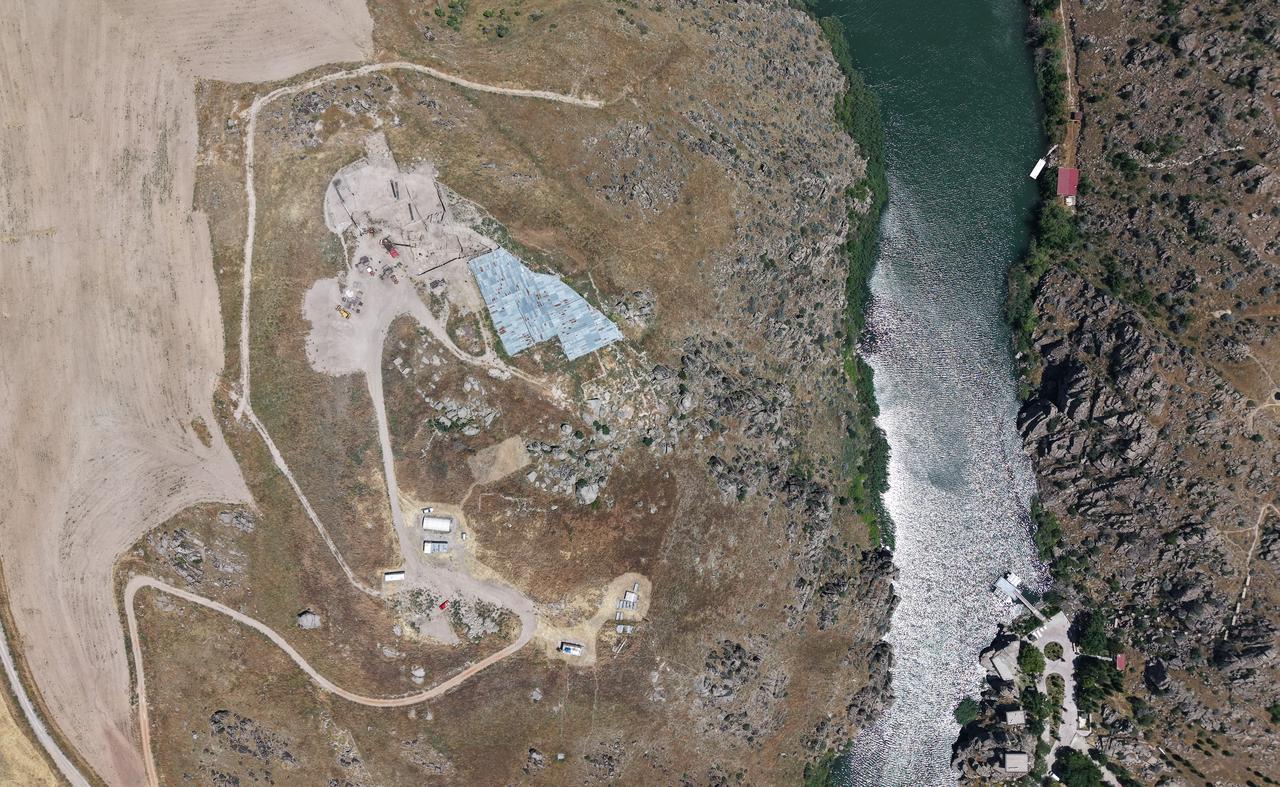 An aerial view shows the Buklukale excavation area near the Kizilirmak River in Kirikkale, central Türkiye. (IHA Photo)