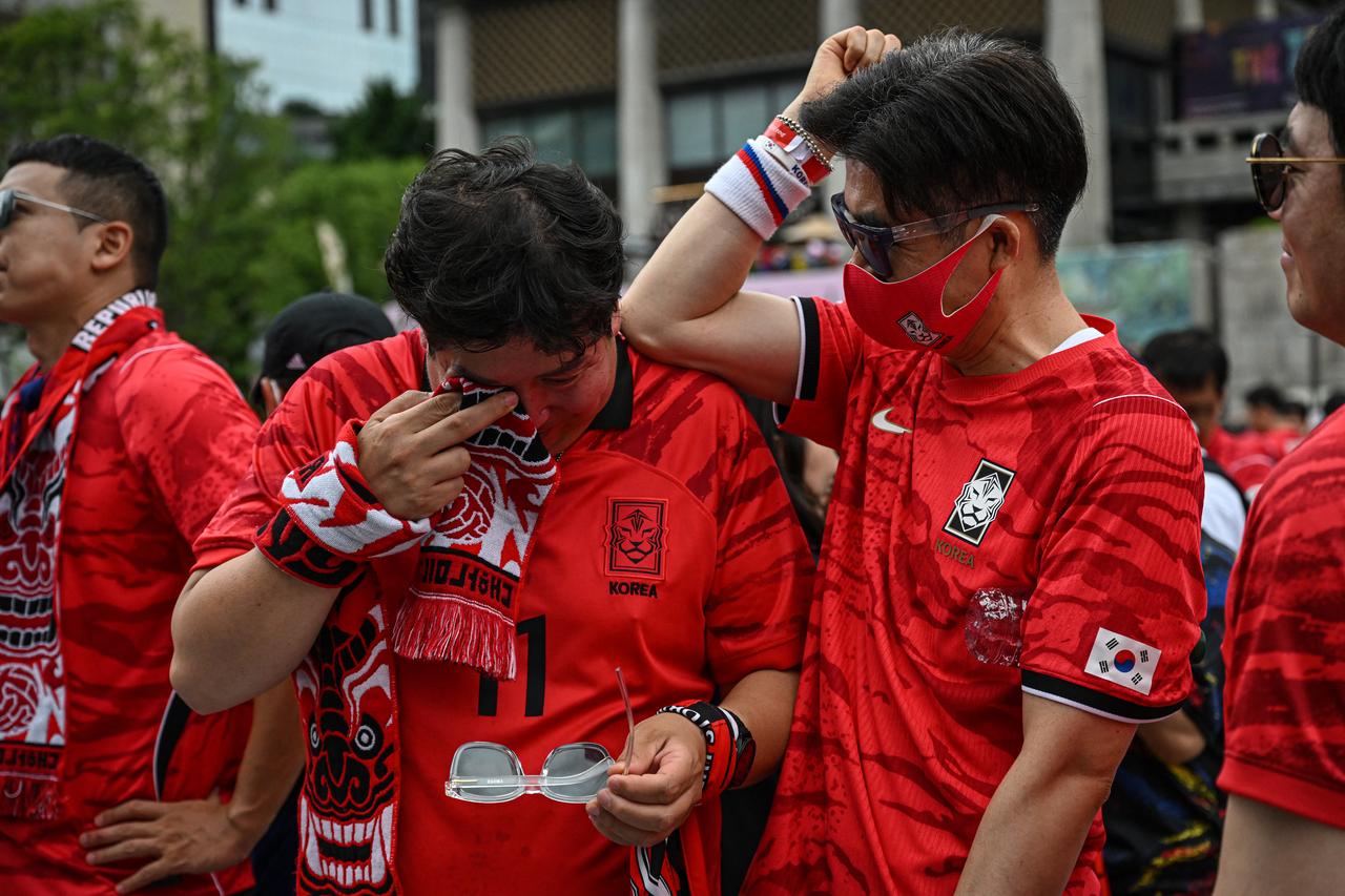 South Korean fans react after their team lost the 2026 World Cup football match against South Africa at Gwanghwamun Square in Seoul, South Korea, June 25, 2026. (AFP Photo)