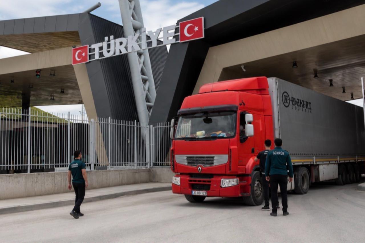 Thousands of trucks stranded in growing queues at Türkiye-Iran border
