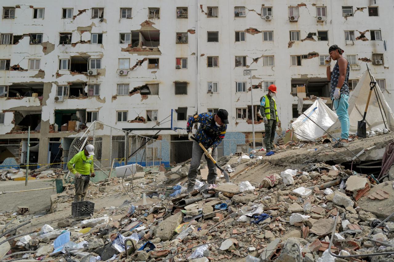 Venezuela quake death toll nears 1,500 as rescue work continues