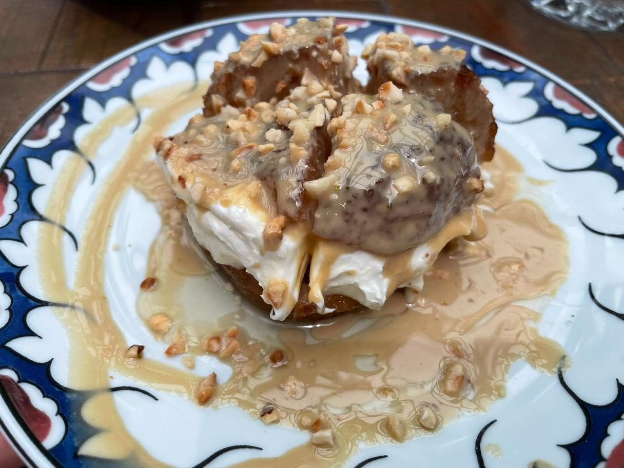 Kemalpasa tatlisi is served with cream and tahini-like sauce during the Bursa tasting in Bursa, Türkiye. (Photo by Koray Erdogan/Türkiye Today)