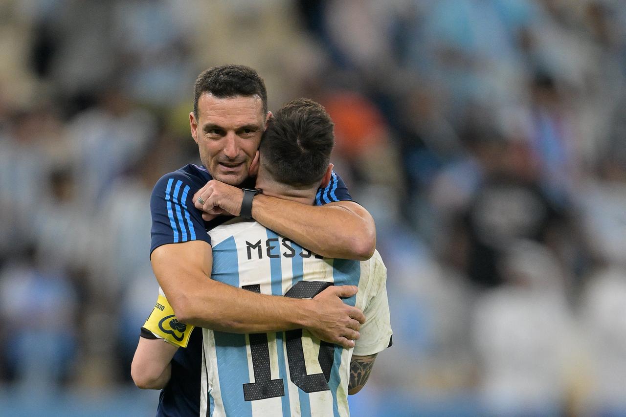 Argentina's forward #10 Lionel Messi is embraced by Argentina's coach #00 Lionel Scaloni after their team's victory in the Qatar 2022 World Cup quarter-final football match between The Netherlands and Argentina at Lusail Stadium, north of Doha, December 9, 2022. (AFP Photo)