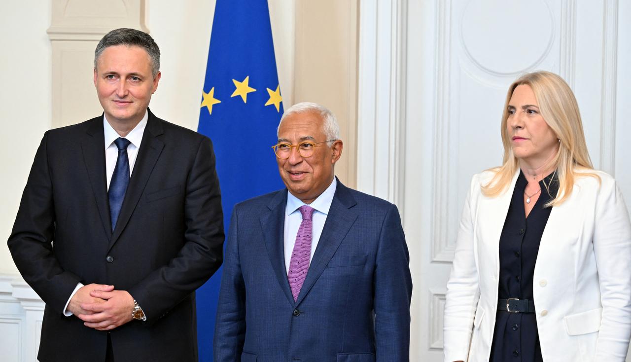(LtoR) Chairman of the Presidency of Bosnia and Herzegovina Denis Becirovic, European Council President Antonio Costa and member of the Presidency of Bosnia and Herzegovina Zeljka Cvijanovic pose ahead of their meeting at the Presidency Building in Sarajevo on June 1, 2026. (AFP Photo)