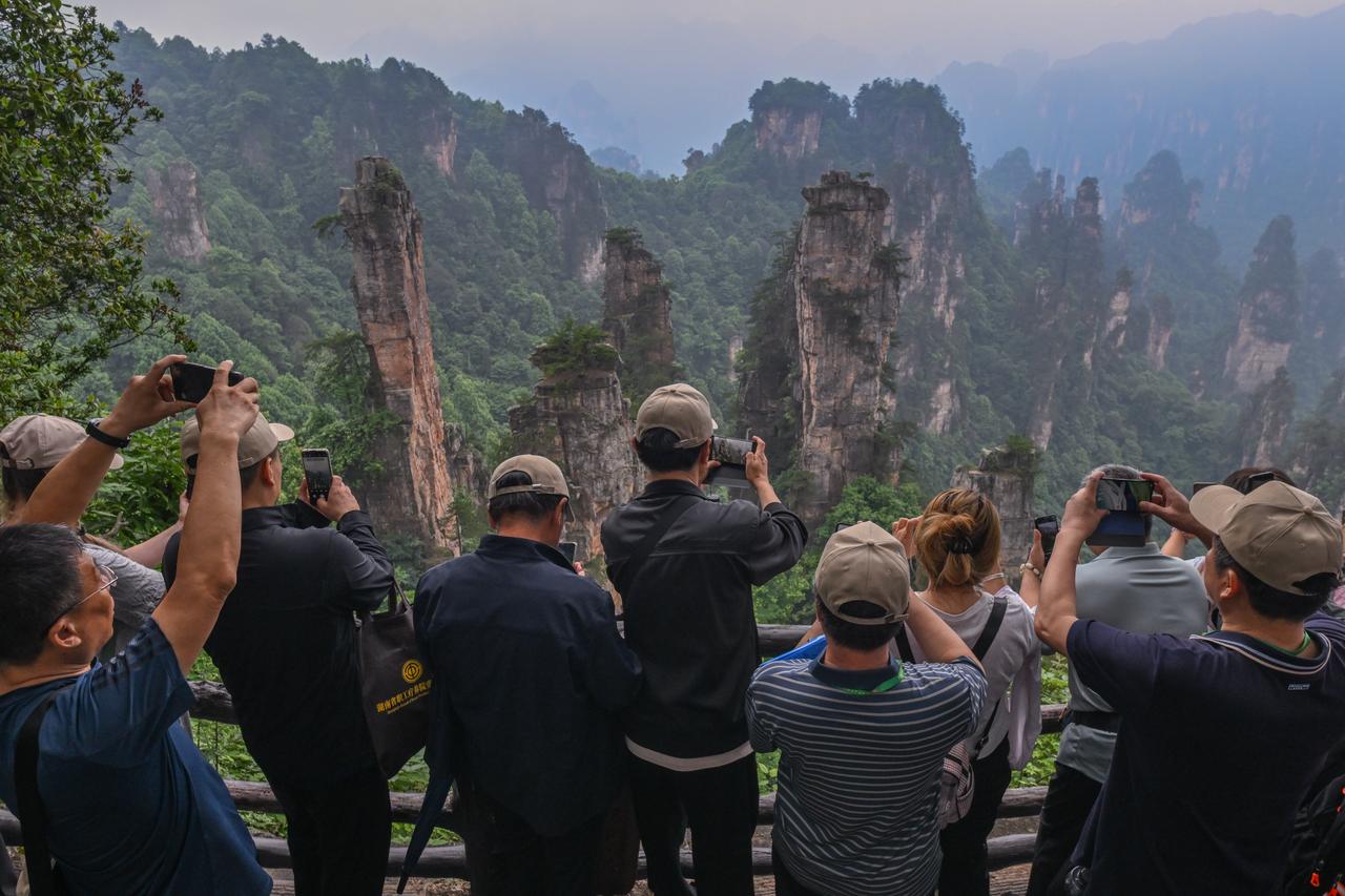 'Avatar' fans drive tourism surge in China's Zhangjiajie