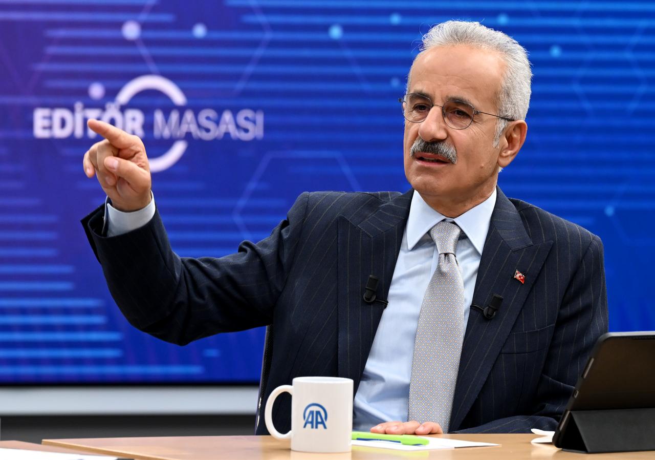 Türkiye monitoring 7 Turkish-owned ships seeking to exit Hormuz: Transport minister
