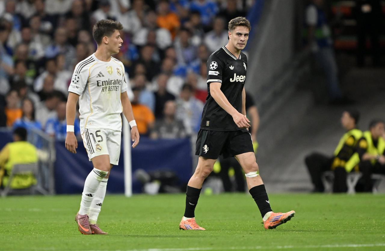 Real Madrid's Arda Güler and Juventus' Kenan Yıldız during the UEFA Champions League match at the Bernabeu, Madrid, Spain, Oct. 22, 2025. (AA Photo)