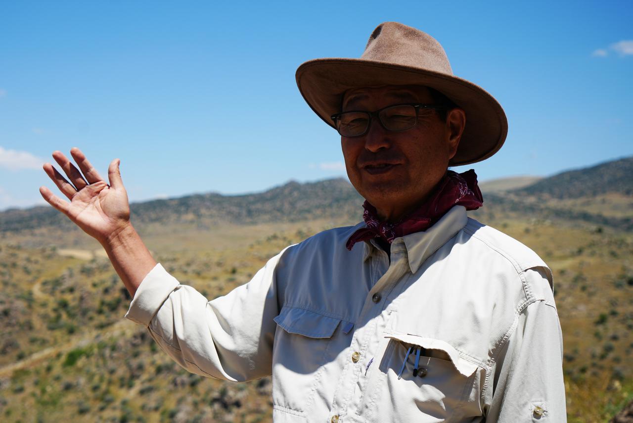 Assoc. Prof. Kimiyoshi Matsumura speaks at the Buklukale site, where excavations have revealed settlement traces from several historical periods. (IHA Photo)