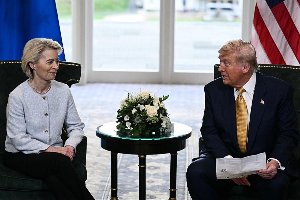 US President Donald Trump (R) and European Commission President Ursula von der Leyen (L) speak to the press after agreeing on a trade deal between the two economies following their meeting, in Turnberry south west Scotland, July 27, 2025. (AFP Photo)