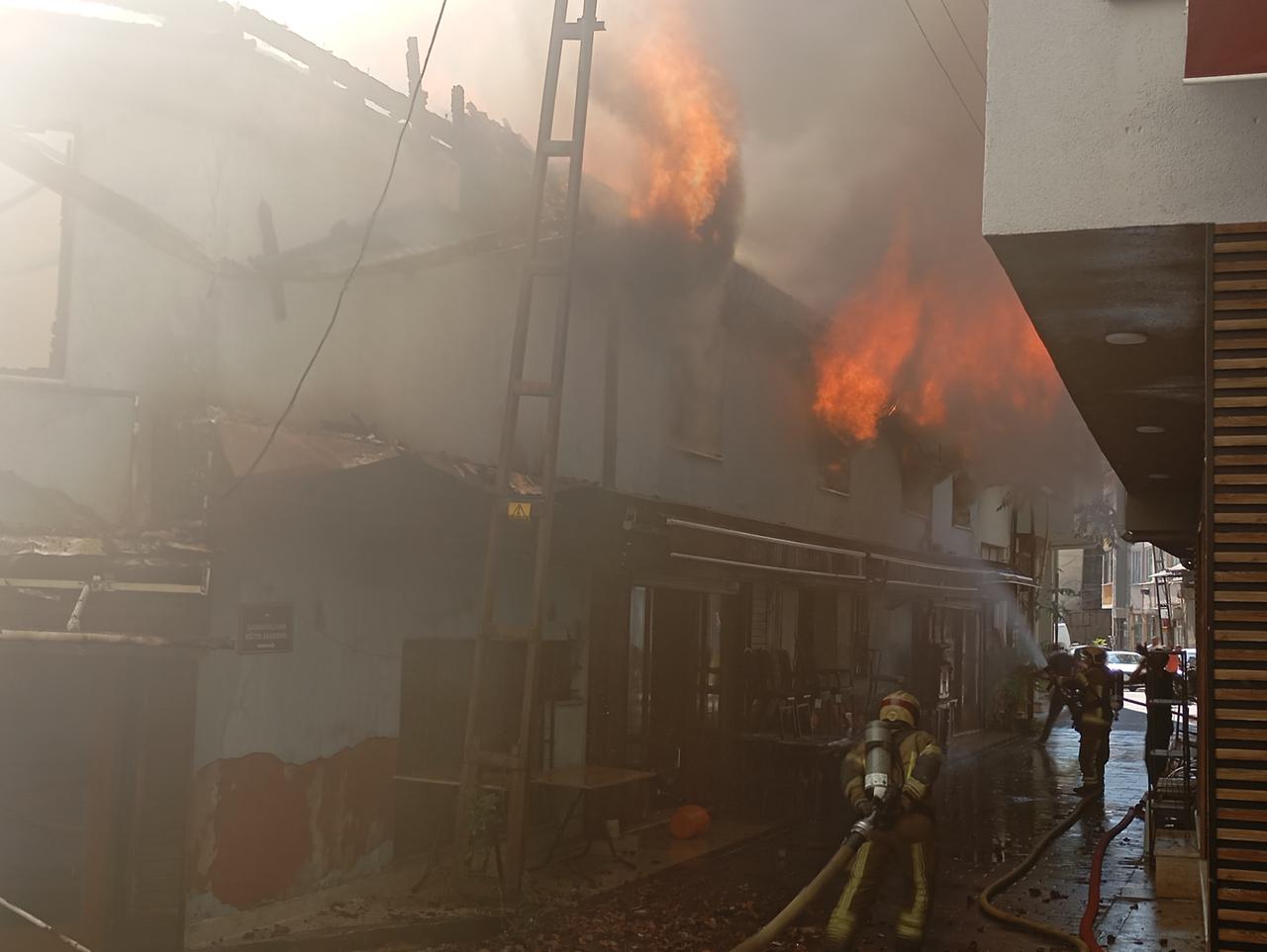 Firefighters battle flames at Bursa’s historic Kayhan Bazaar after the blaze spread to the roof of an old building, Bursa, Türkiye, June 30, 2026. (IHA Photo)