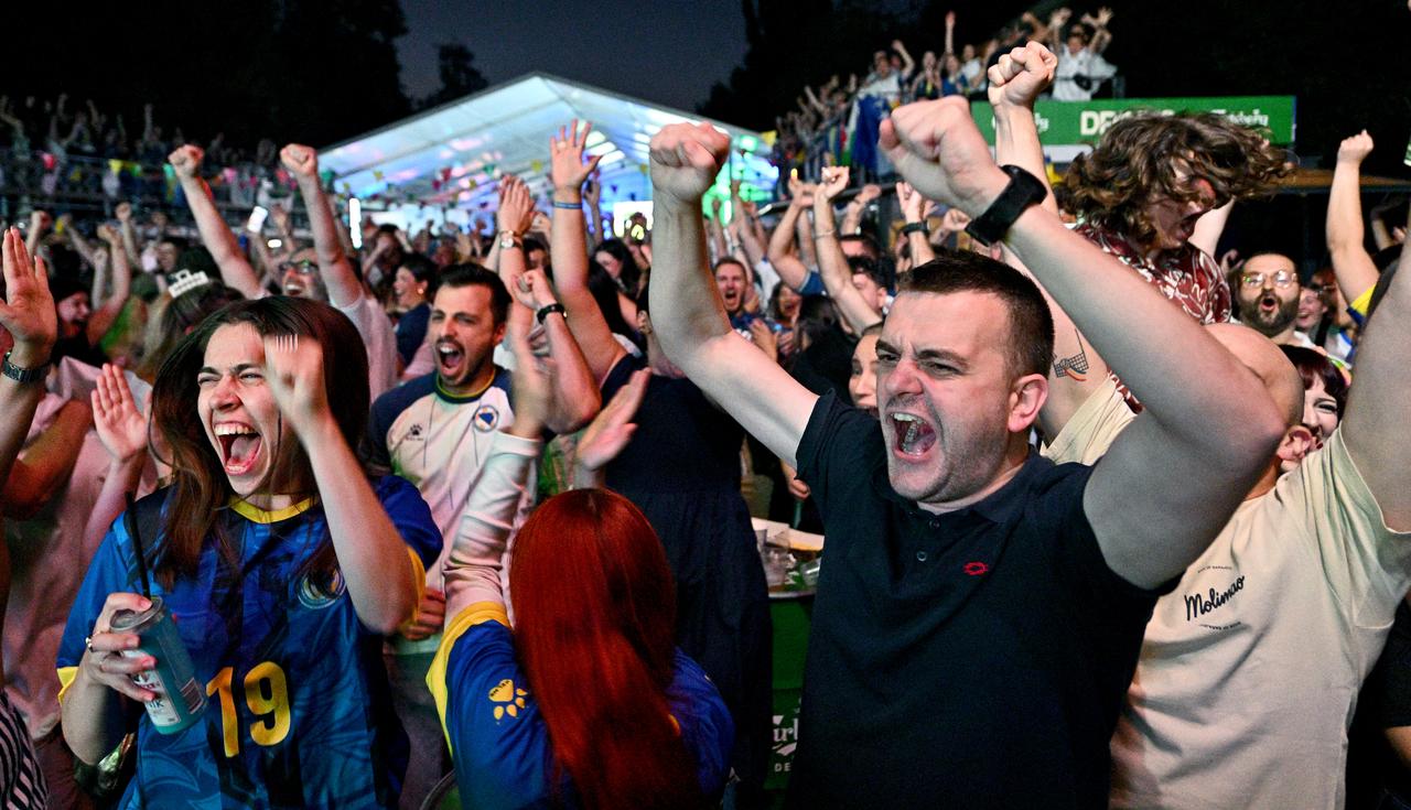 Bosnia and Herzegovina's supporters cheer during a public viewing of the Bosnia and Herzegovina World Cup 2026 football match against Qatar in Sarajevo on June 24, 2026. (AFP photo)