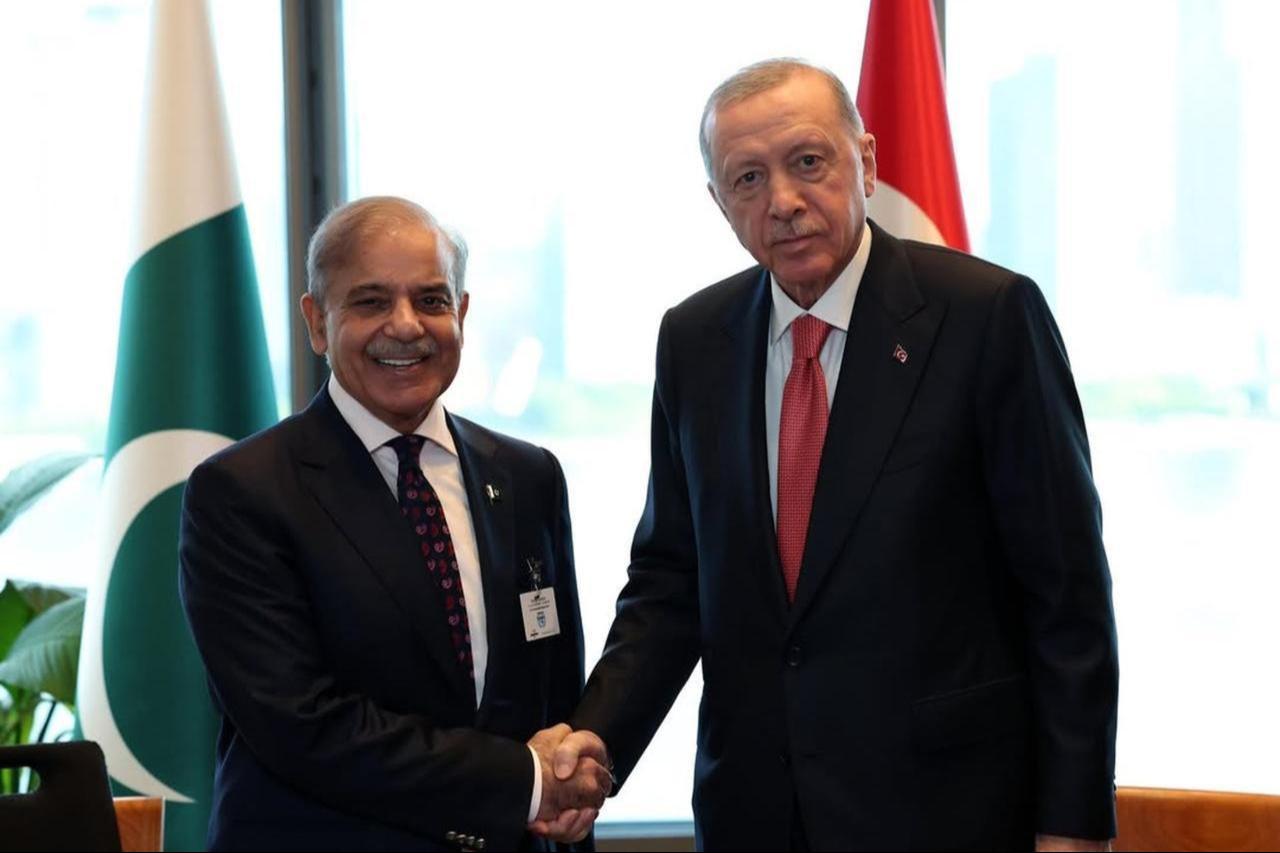 President Erdogan meets with Pakistani Prime Minister Shehbaz Sharif in New York, United States on September 25, 2024. (Photo via Türkiye Directorate of Communications)