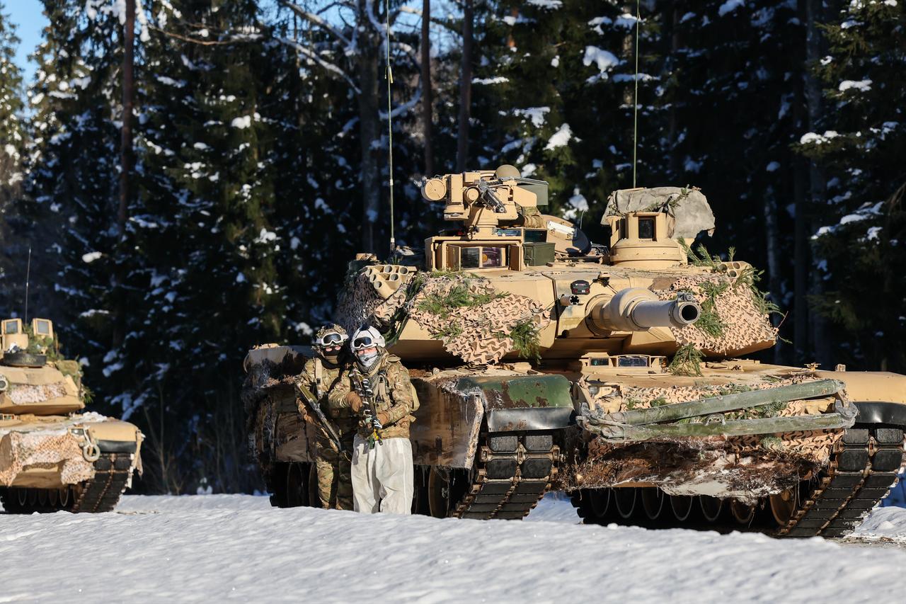 Two US Army Abrams M1A2 MBTs and Royal Anglian Regiment personnel during Op CABRIT at Exercise WINTER CAMP in Tapa, Estonia. (UK MOD © Crown copyright 2026)