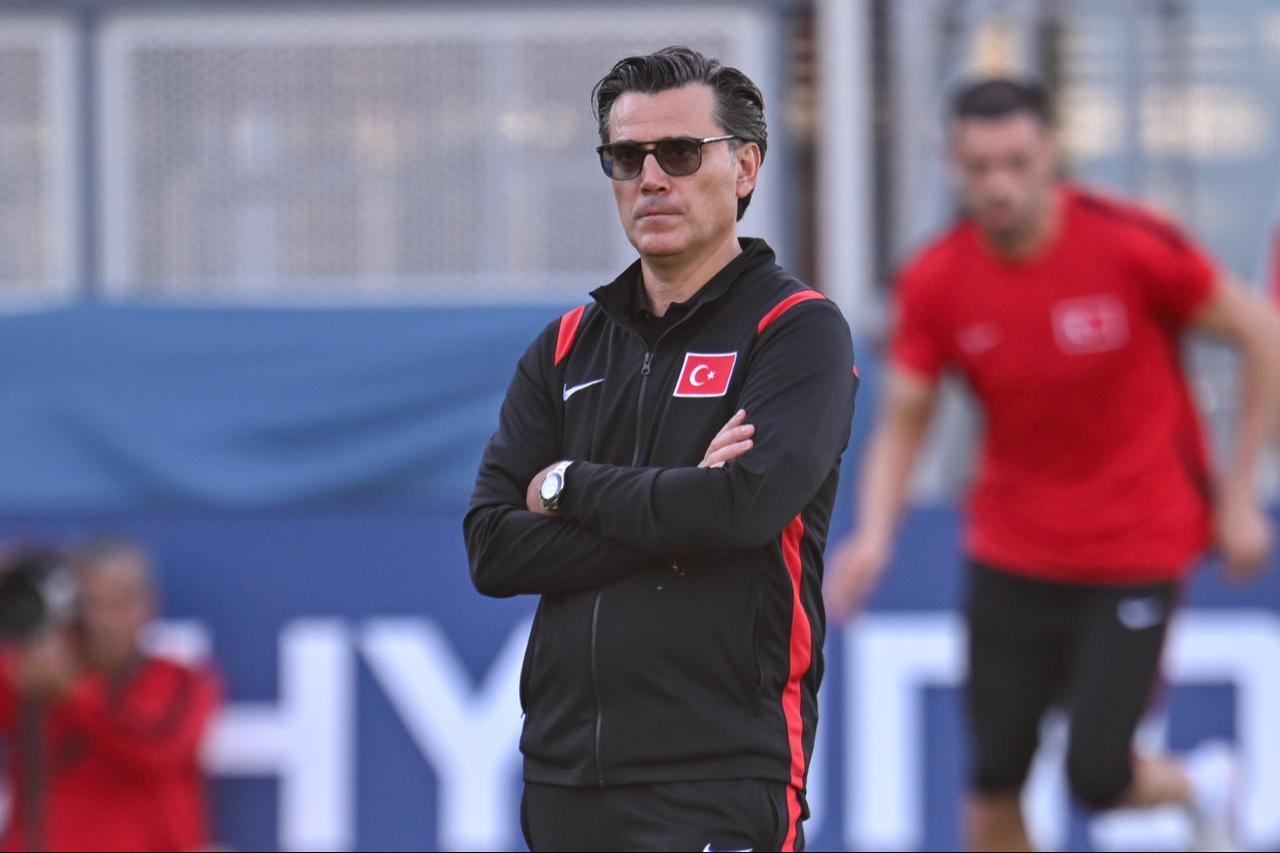 Head coach Vincenzo Montella of the Turkish national football team leads the training session, California, June 17, 2026. (AA Photo)