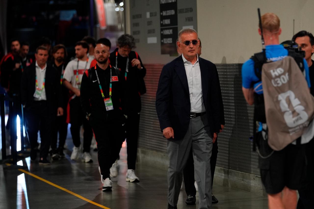 Turkish Football Federation officials arrive at Los Angeles Stadium before Türkiye’s FIFA 2026 World Cup Group D match against the United States in Los Angeles, U.S., June 26, 2026. (AA Photo)