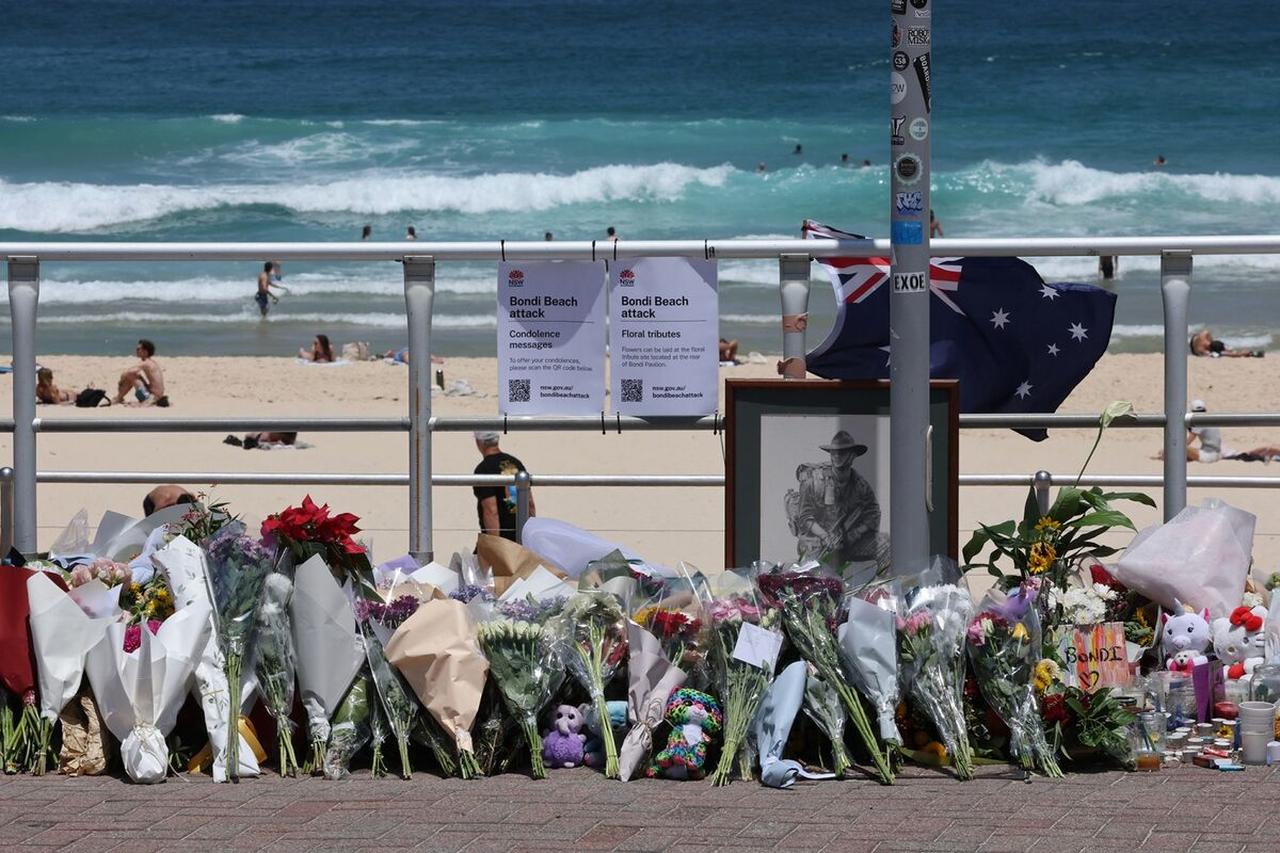 Floral tribute to those who lost their lives in the Bondi Beach Attack, Sidney, Australia. (AFP Photo)